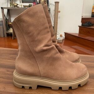 New Paul Green Crosby Lug Sole Bootie in Tan Grained Nubuck Leather Size 9